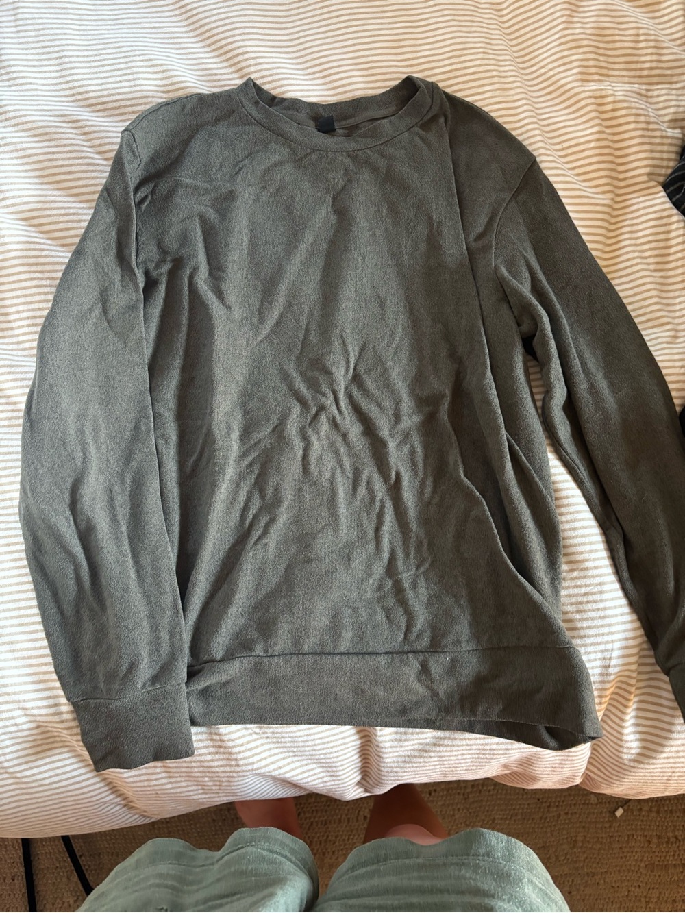 Uniqlo Olive Crewneck sweater